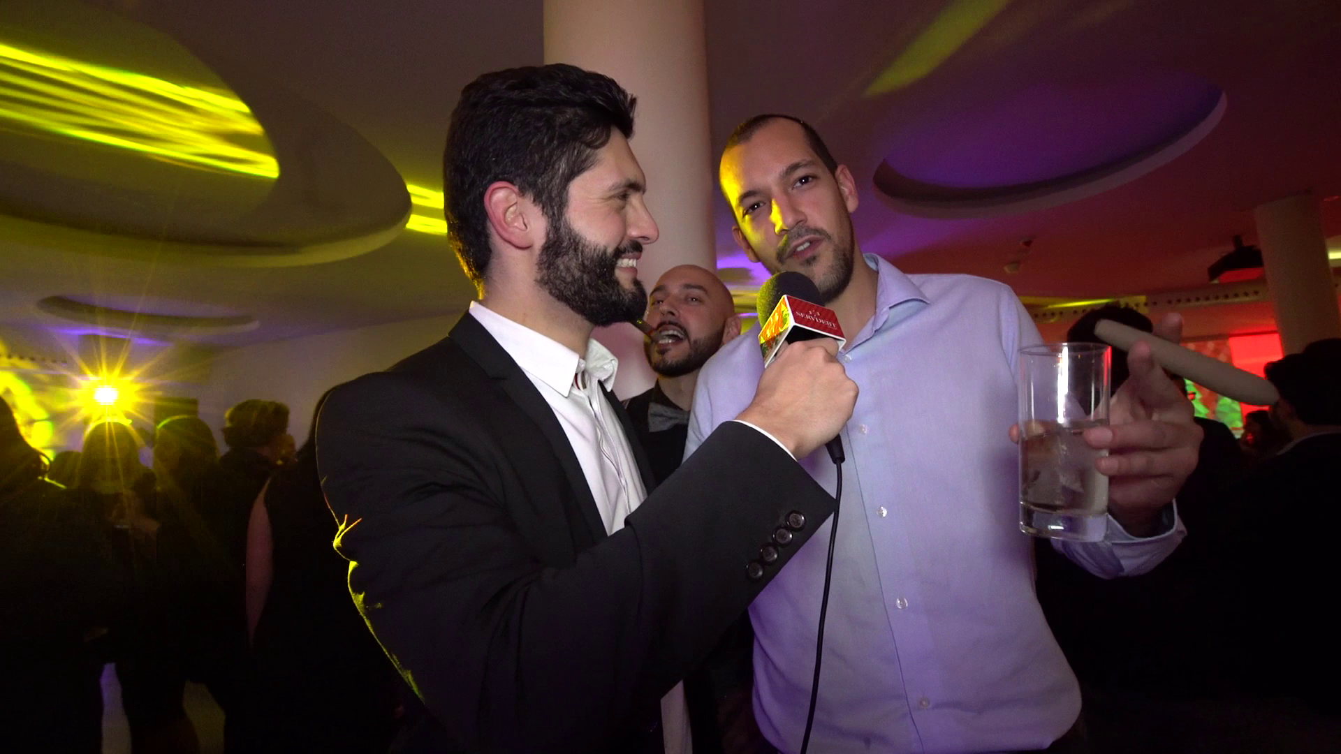 Imagem provisória para vídeos corporativos de Ricardo Cardoso em contexto de evento.